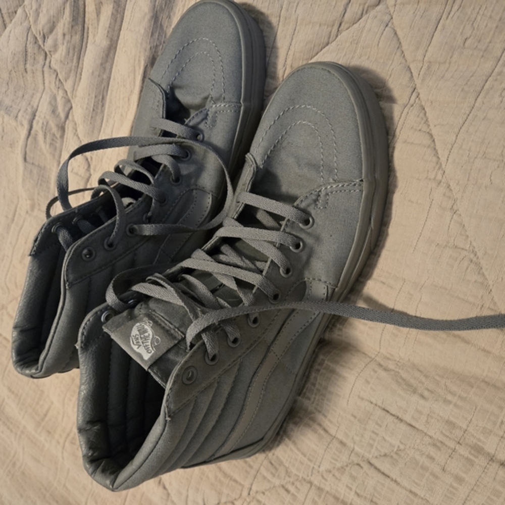 Monochromatic VANS Men's Gray High-Top Sneakers